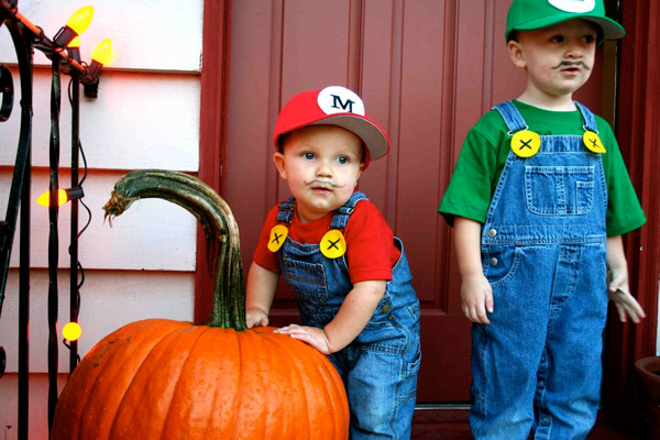 092313_costumes_mariobros