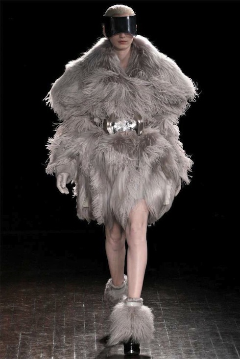 Alexander McQueen Fall 2012 | Paris Fashion Week 7