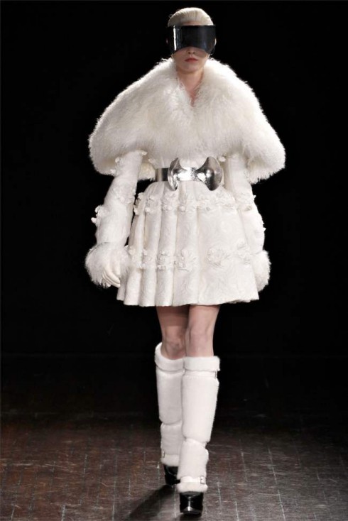 Alexander McQueen Fall 2012 | Paris Fashion Week
