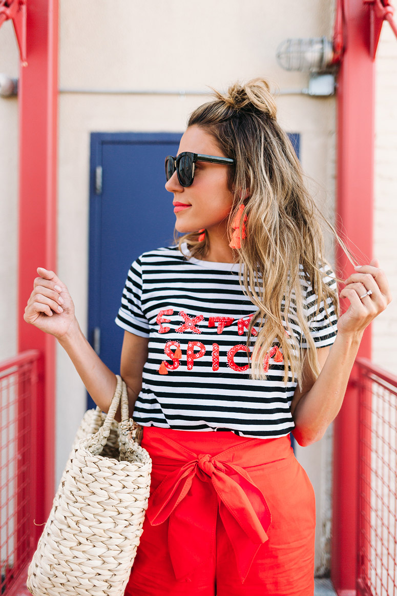 CamisetaNavy_PantalonesRojos_LostinVogue_02