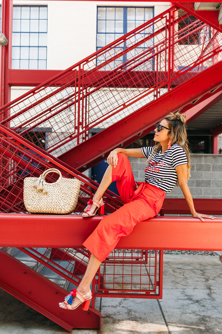 CamisetaNavy_PantalonesRojos_LostinVogue_03