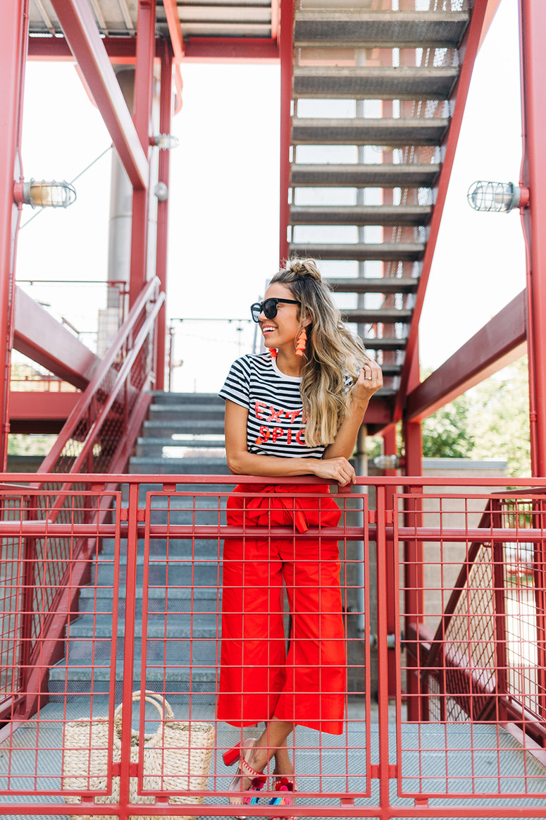 CamisetaNavy_PantalonesRojos_LostinVogue_06