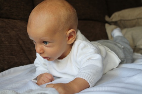 Como vestir a un bebe recien nacido lostinvogue.com 17.2