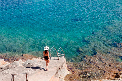 LostinCoolPlaces_CapRocatHotel_LostinVogue_01