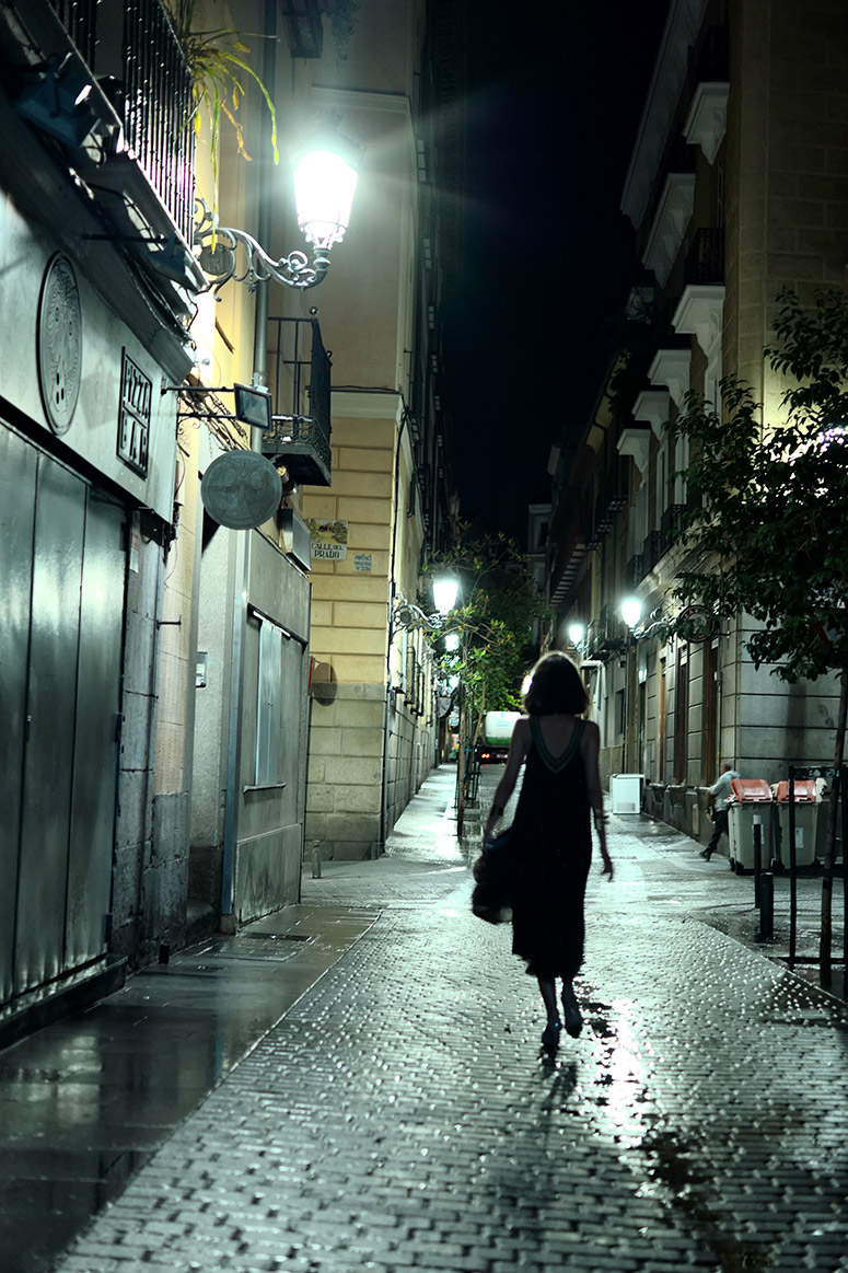 MidnightinMadrid_SmokingGirl_TashaYiran_06