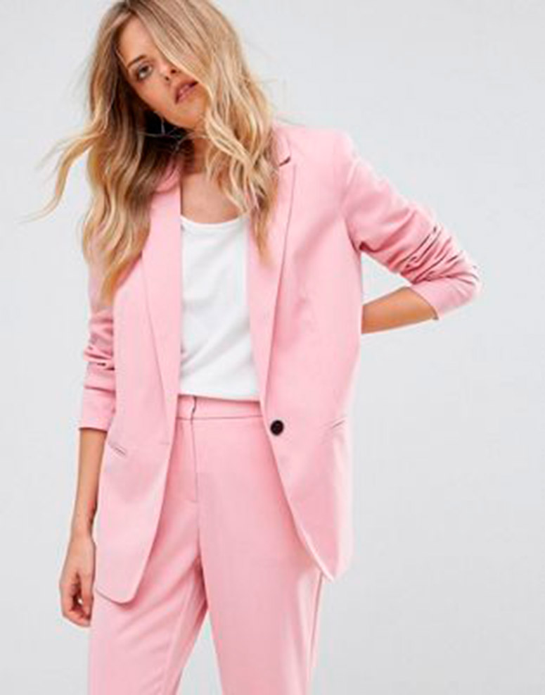 PinkSuit_LookoftheWeek_LostinVogue_05