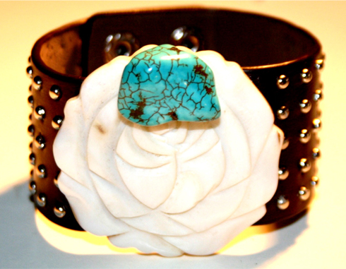 Brazalete Rosa Blanca Piedra Azúl