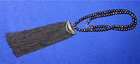 Collar Negro Flecos
