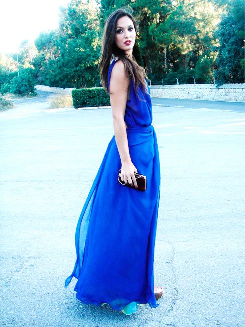 Womaninblue_01