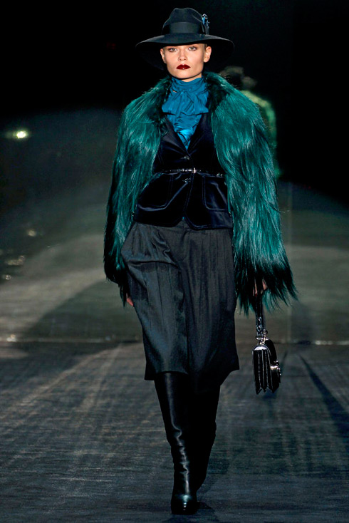 Green Tale Lost in Vogue (23) Green Tale Lost in Vogue (23)