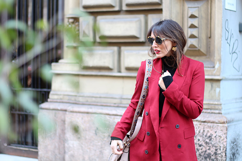 RedSuit_EliG_LostinVogue_01