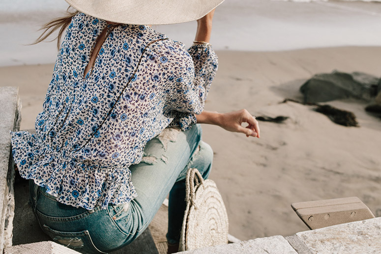 SeasideBlue_LookOftheWeek_LostinVogue_01