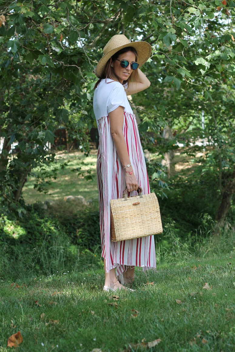 Straw bag and stripped dress www.lostinvogue.com 3