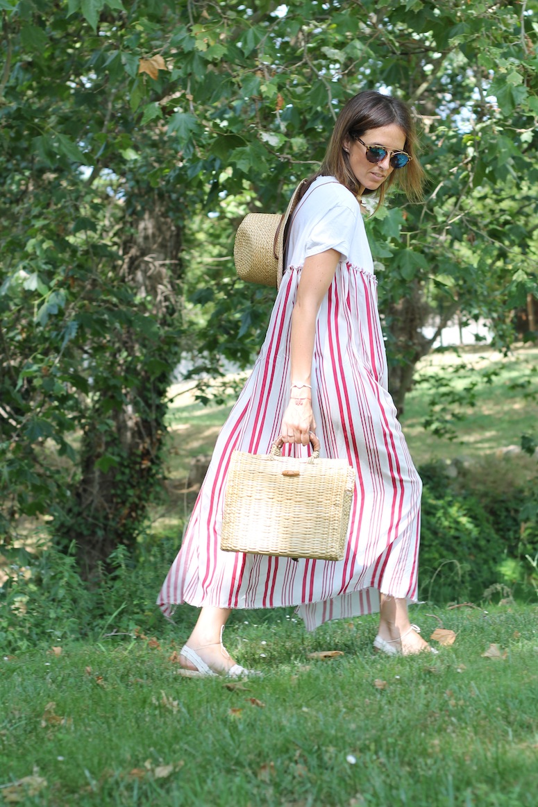 Straw bag and stripped dress www.lostinvogue.com 5