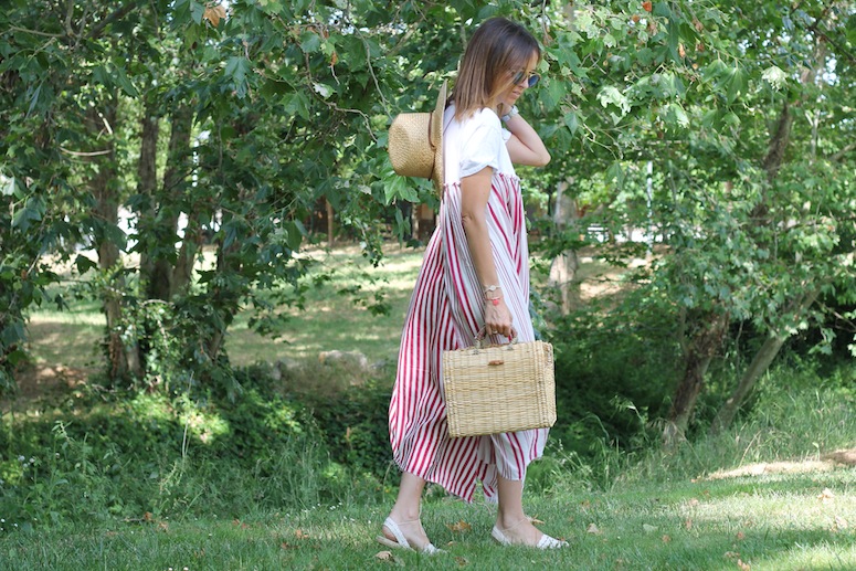 Straw bag and stripped dress www.lostinvogue.com 9