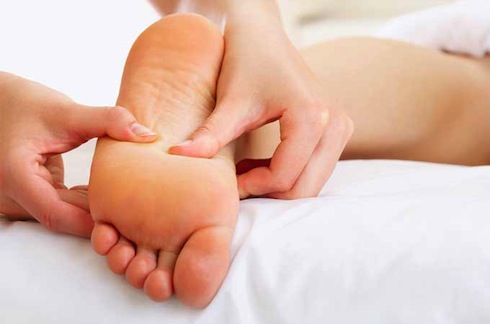 Swollen-Feet-During-Pregnancy2