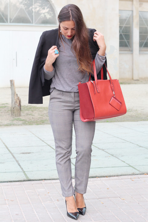 Unviejoconocido_Grey_EliG_LostinVogue_04