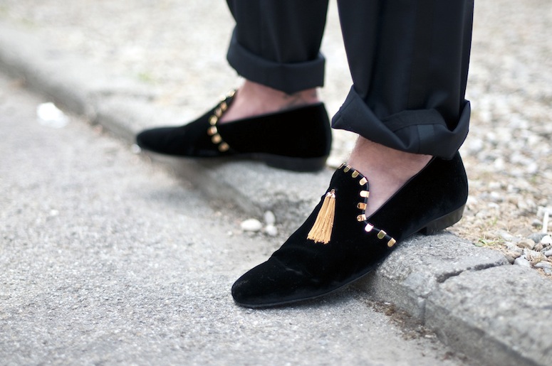 velvet-slipper-black-gold-tassels-men-shoe