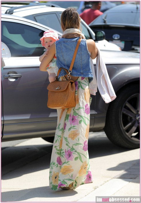 Jessica Alba Takes Her Girls To An Easter Party