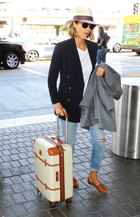 jessica-alba-at-lax-airport-march-2015_4