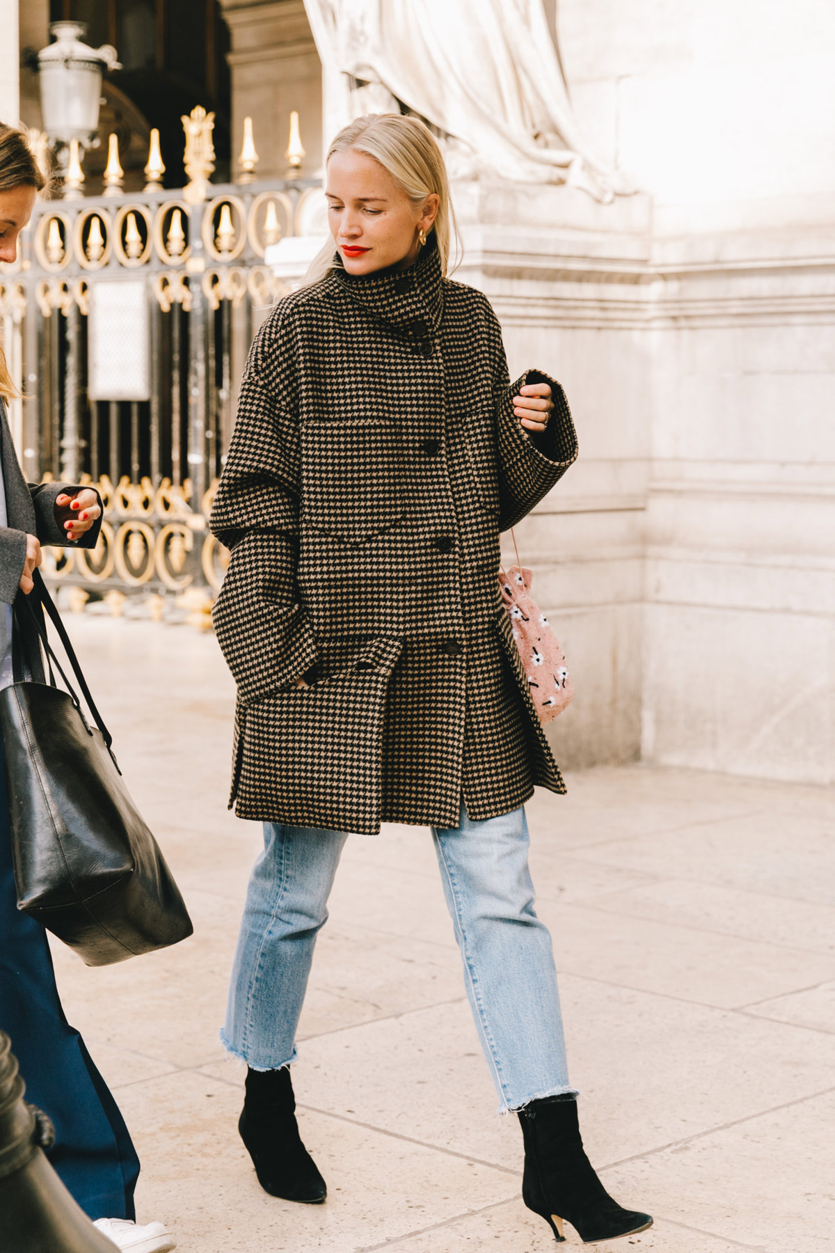 looks_paris_fashion_week_gabardinas_cazadoras_vaqueras_camisas_pantalones_98254591_1200x1800