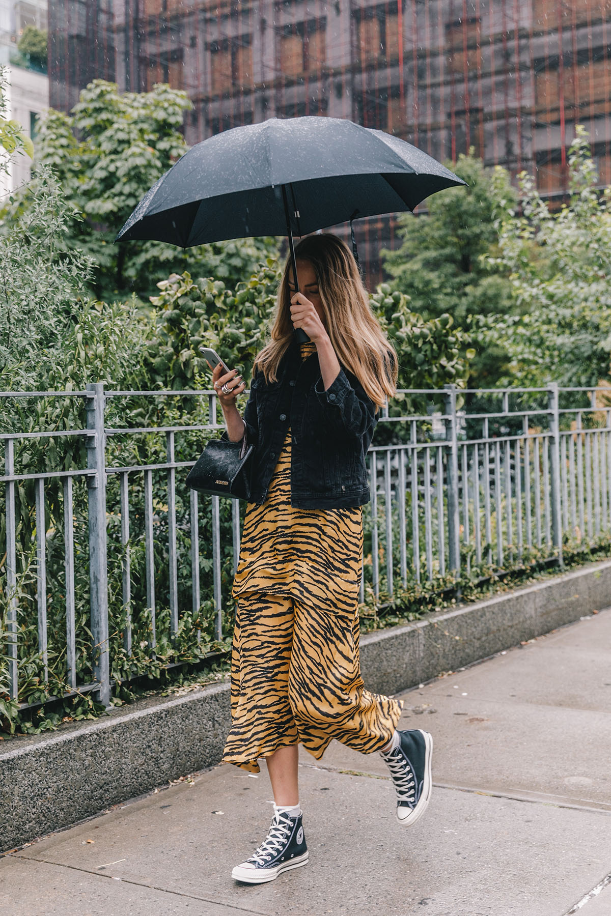 street_style_new_york_fashion_week_pantalones_vestidos_looks_tendencias_otono_2018_2019_336029685_1200x1800