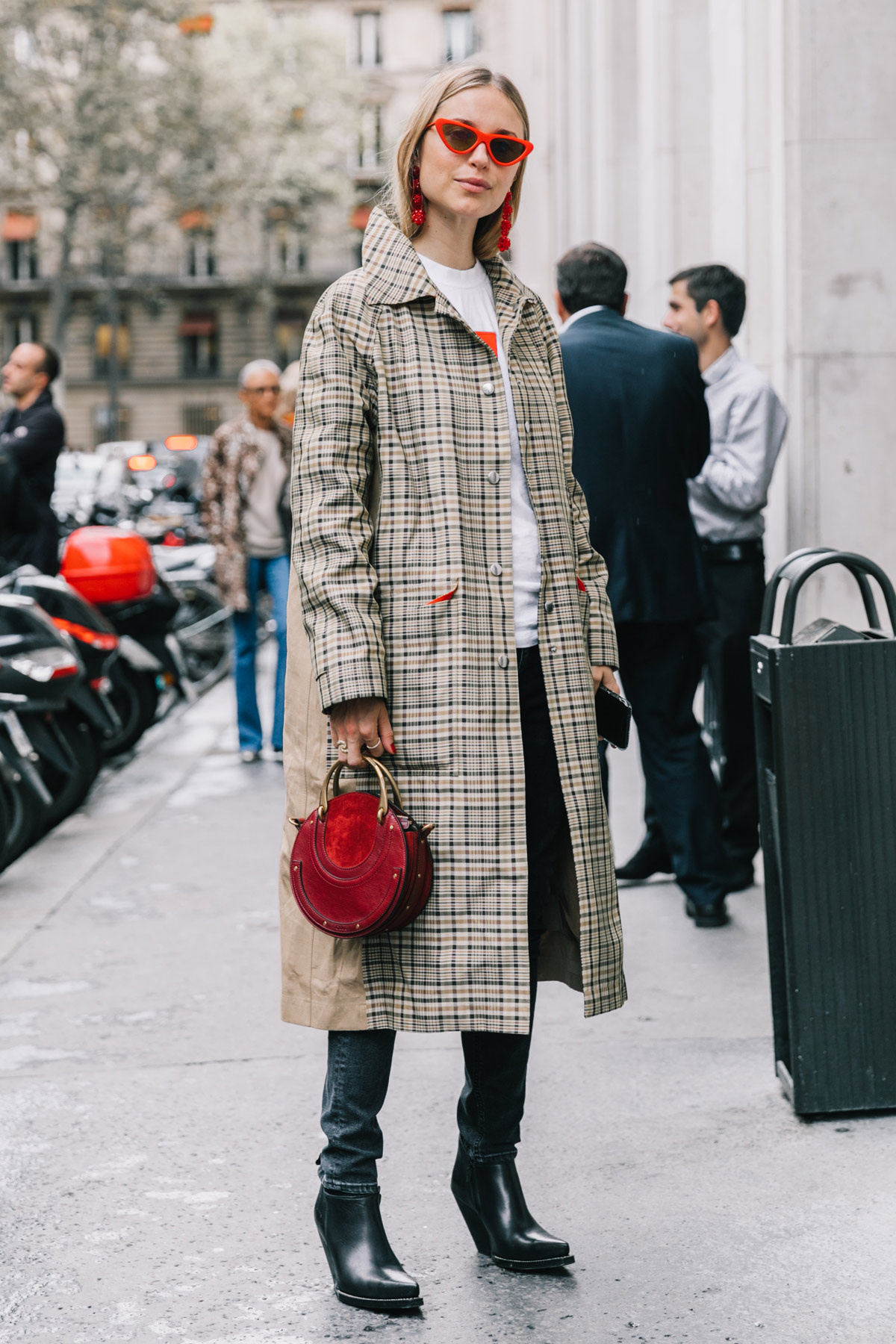 street_style_paris_fashion_week_dia3_balmain_chloe_isabel_maran_454787250_1200x1800