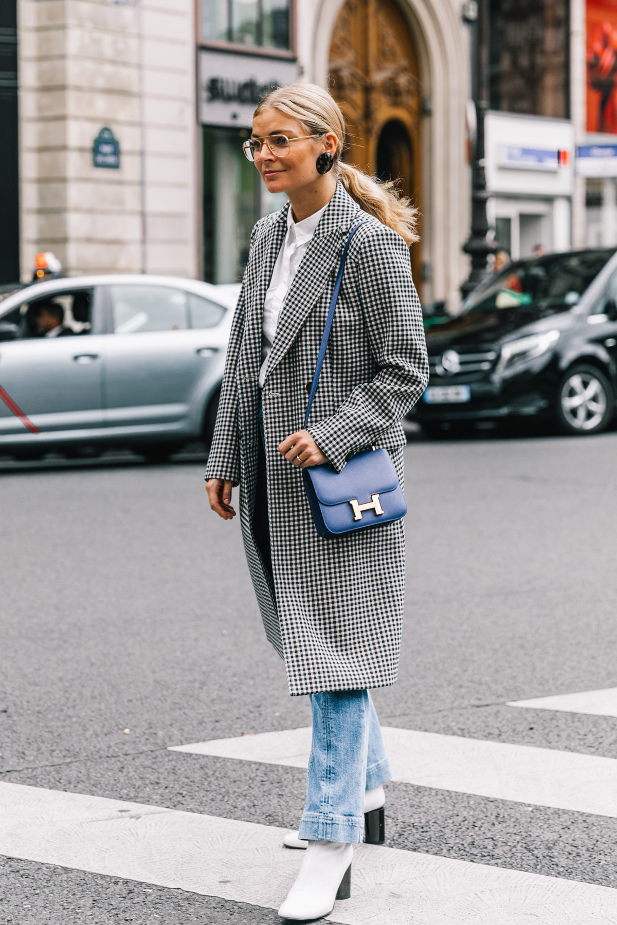 street_style_paris_fashion_week_dia_7_stella_mccartney_giambattista_valli_604493748_1200x1800