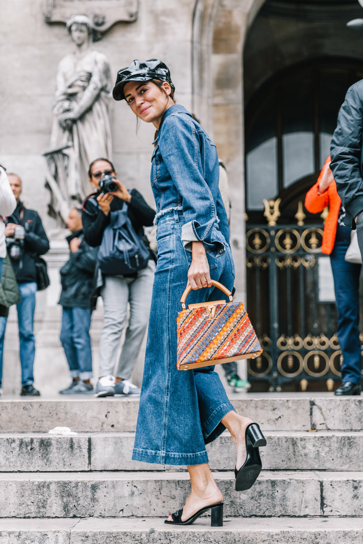 street_style_paris_fashion_week_dia_7_stella_mccartney_giambattista_valli_8336364_1200x1800